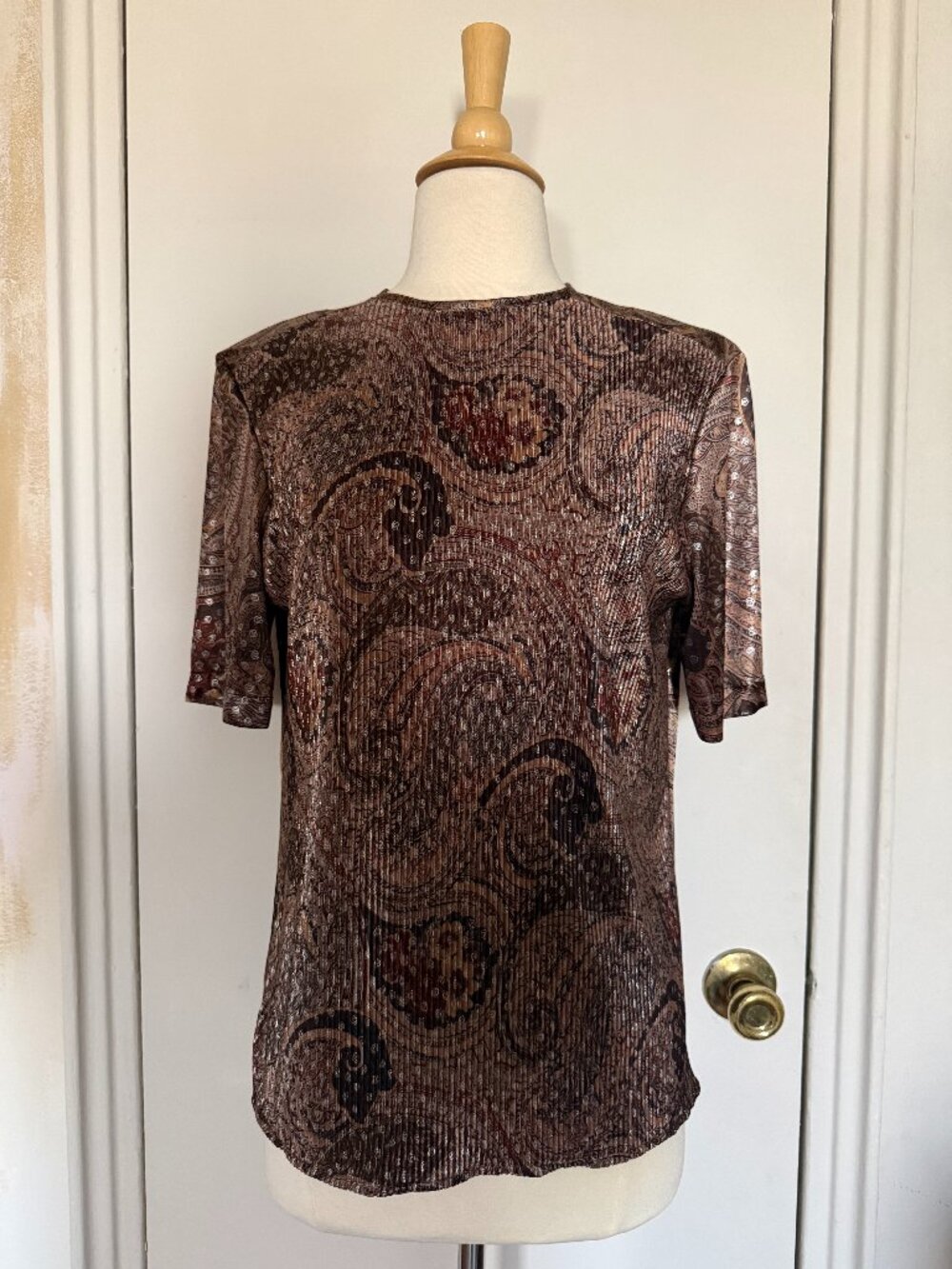 Vintage Notations Pleated Plisse Top | Metallic Brown Paisley | Size 8
